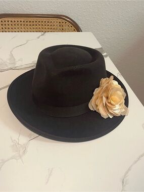 Stylish Women's Fedora with Cream Floral Accent